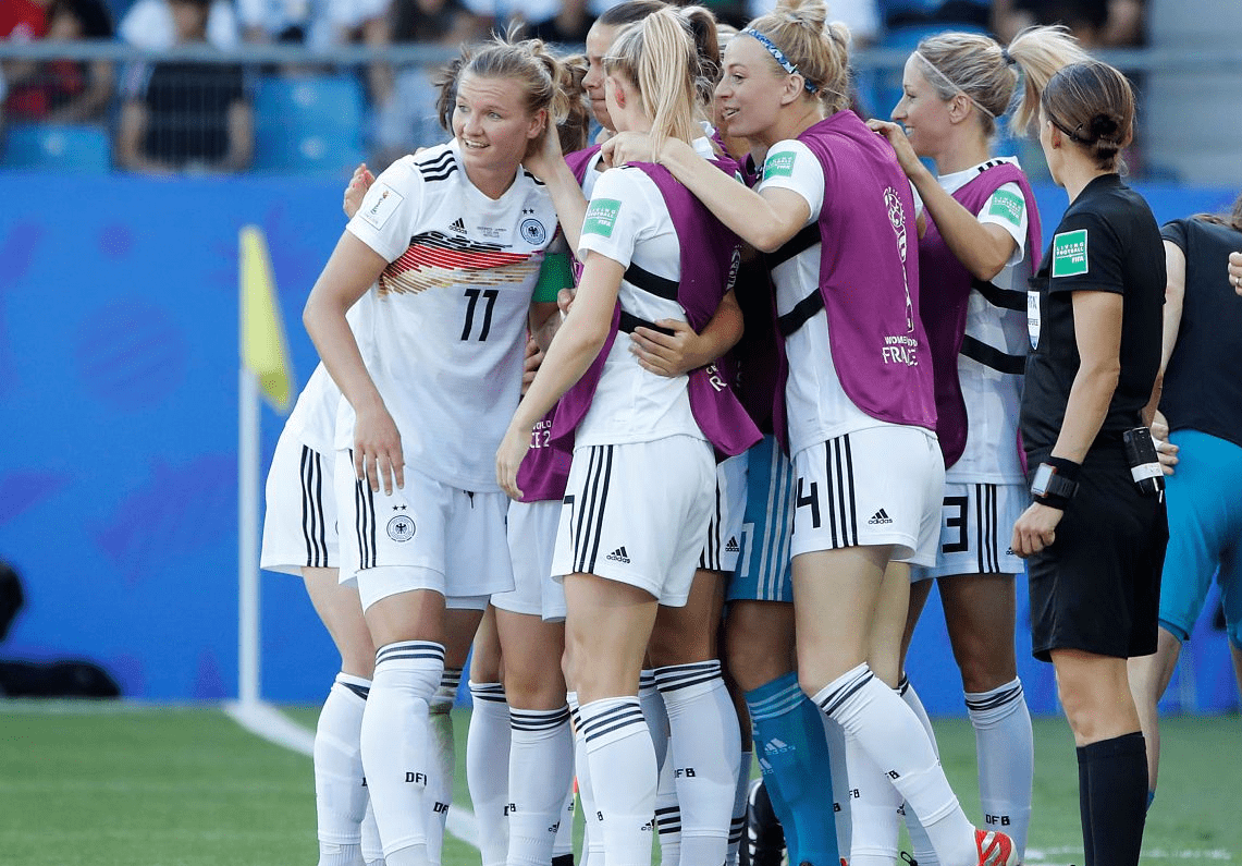 荷兰女足挑战意大利女足，备战开战