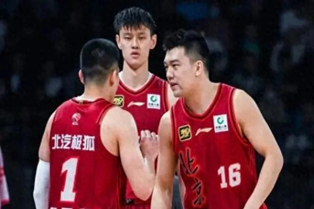 山东男篮击败新疆!积分榜再次领先 山东男篮击败新疆!积分榜再次领先