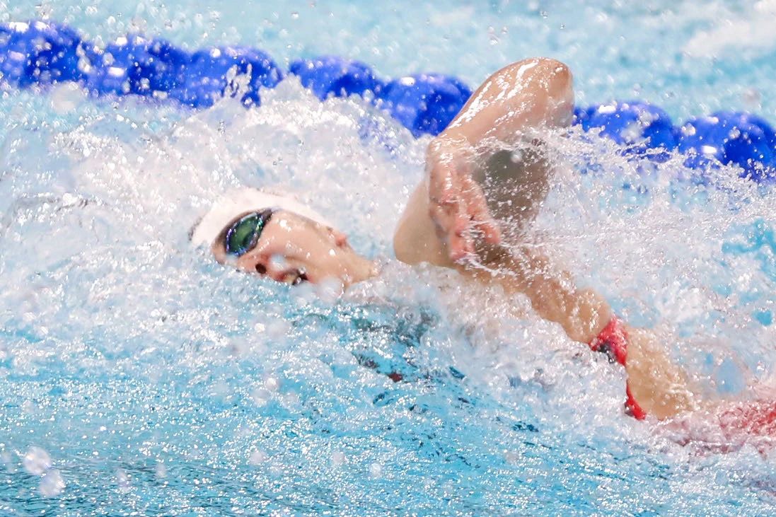 星空体育官网-游泳决赛实力碾压对手夺冠！