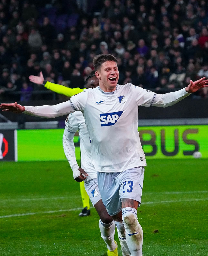 星空体育官网-霍芬海姆客场逆转胜利，继续追赶前列球队